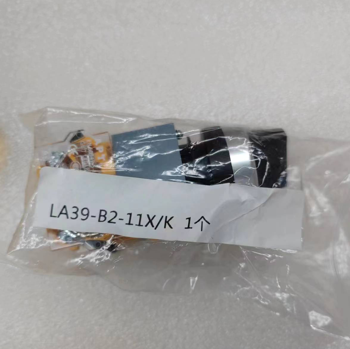 Düğme LA39-B2-11X/K 